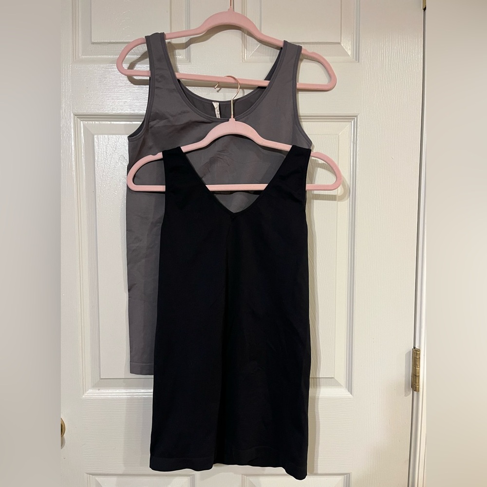 Yelete Women’s Black and Gray Sleeveless Layering Tanks Plus Size